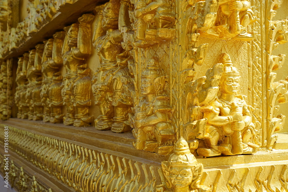 Fototapeta premium The sculpture is a work of Thai craftsmen. Mostly in temples.