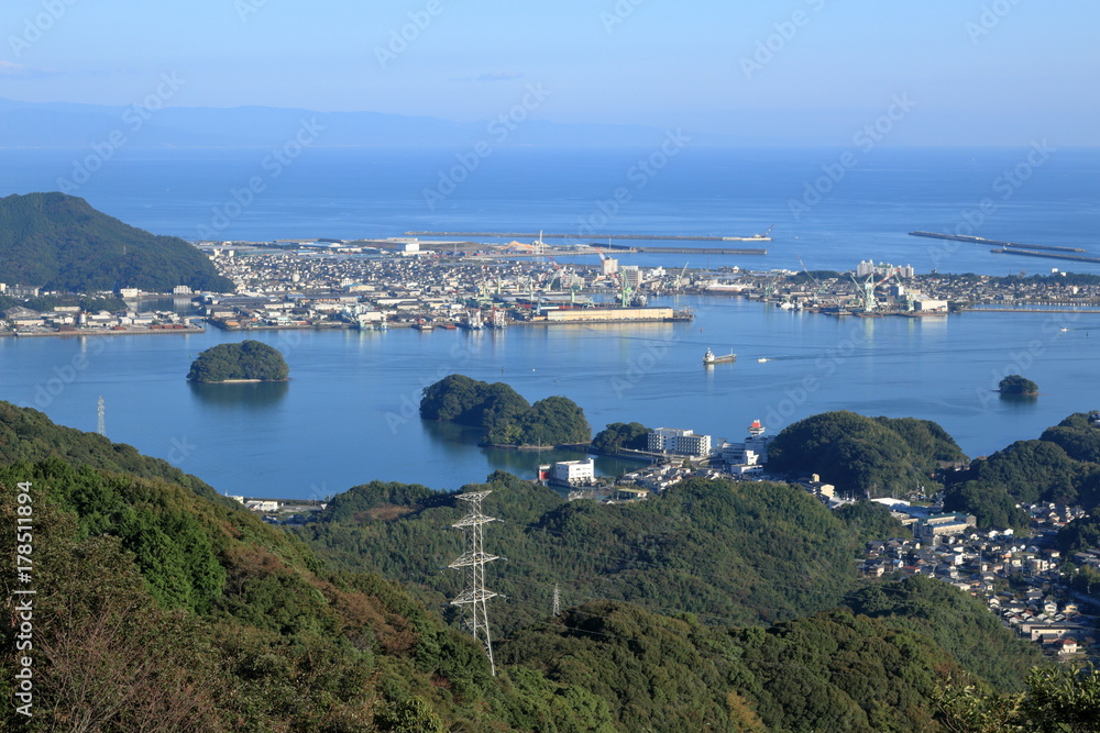 Naklejka premium 浦戸湾に浮かぶ島（鷲尾山山頂より）