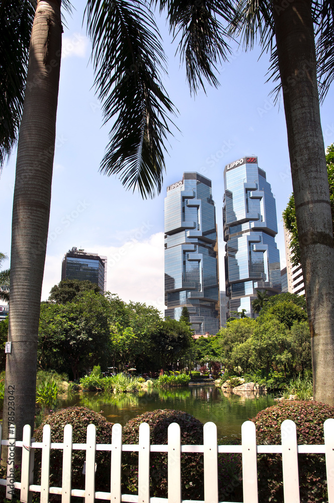 Obraz premium Lippo Centre, Hong Kong, seen from Hong Kong Park