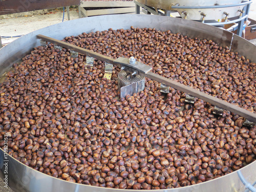 castagne marroni arrostiti  photo