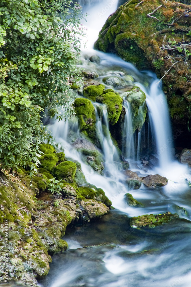 Obraz premium Small waterfall