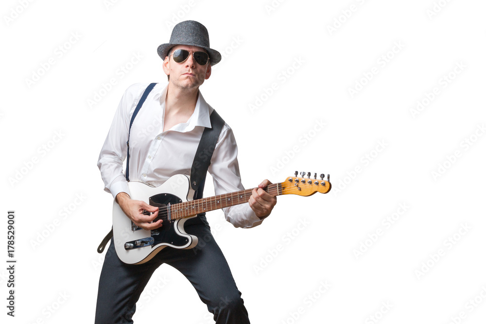 Mann mit Hut und Sonnenbrille spielt E Gitarre Mann mit Hut und Sonnenbrille spielt E Gitarre