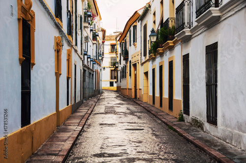 Quiet empty street in residential area of Cordoba, Spain © Madrugada Verde