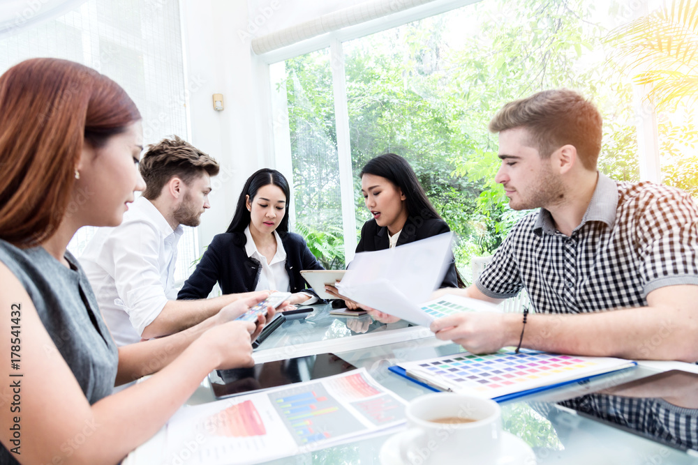 Fototapeta premium business conference presentation with team training flipchart office