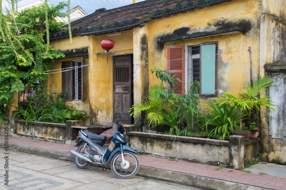 yellow colonial house in Hoi An