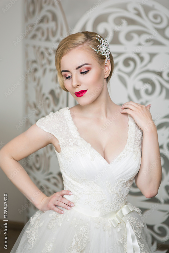 Fototapeta premium beautiful girl in wedding gown