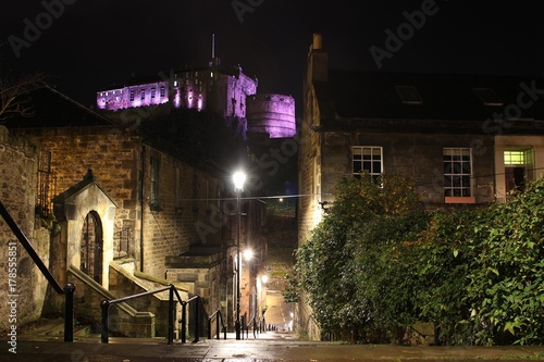 Edinburgh Castle from the Vennel, by night.