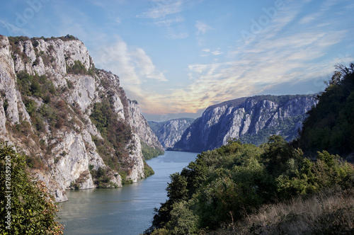 Fototapeta Naklejka Na Ścianę i Meble -  Danube river near the Serbian city of Donji Milanovac