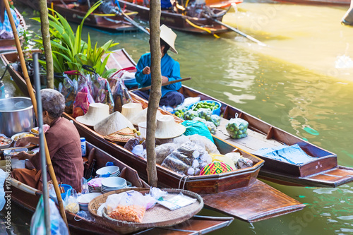 Traditional floating market in Damnoen Saduak near Bangkok. Thailand © preto_perola