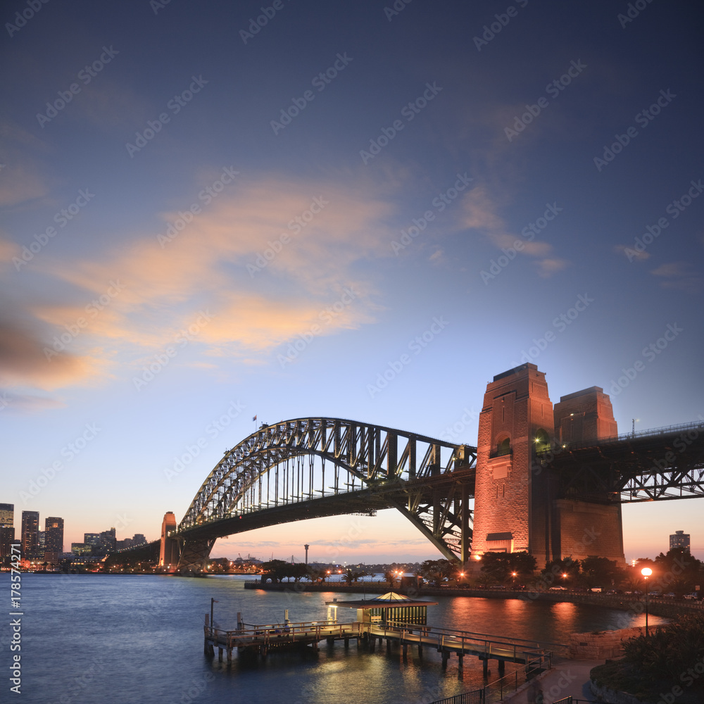 Obraz premium Sydney Harbour Bridge Sunset Square