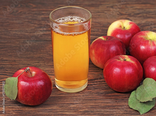 Healthy apple juice drink and red apples fruits in autumn.still life