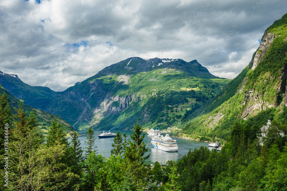 Blick auf den Geirangerfjord in Norwegen.