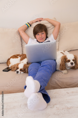 Smiling little boy watching TV © Katarzyna Leszczynsk