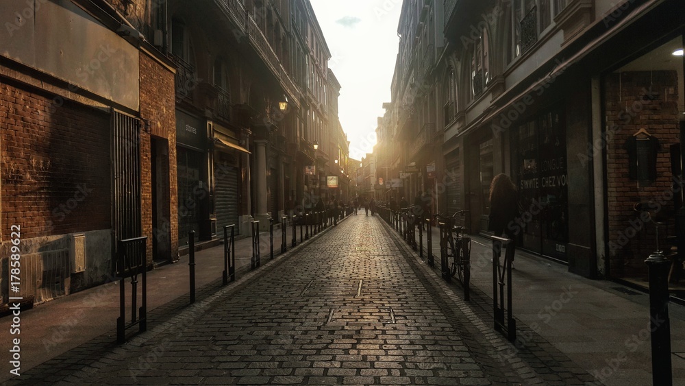 Rue Toulouse coucher de soleil