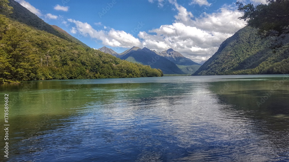 Lac e et montagne Nouvelle-Zélande