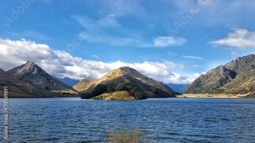 Lac et colline Nouvelle-Zélande Vallée
