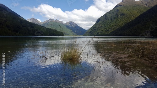Lac et montagne Nouvelle-Zélande 