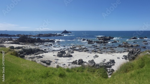 Plage avec herbe et rocher Irlande