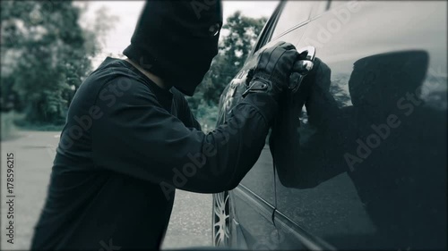  Thief Steals A Car Breaking Entering Alarm  in the car park  