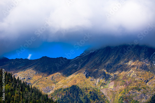 the clouds were shrouded in mountains