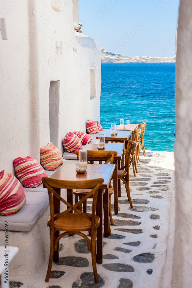 Obraz premium Traditional street of Mykonos island in Greece