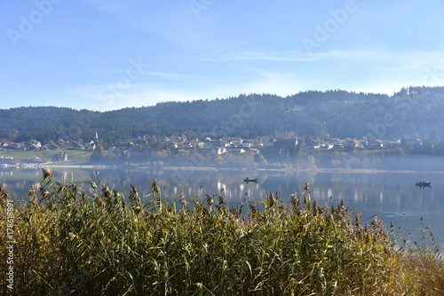 Lac de Saint-Point et Village de Malbuisson (Doubs) photo