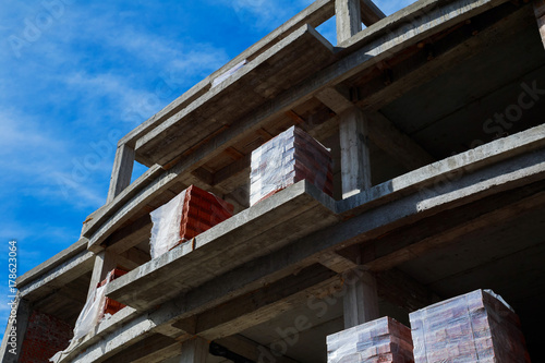 Construction of a brick apartment building
