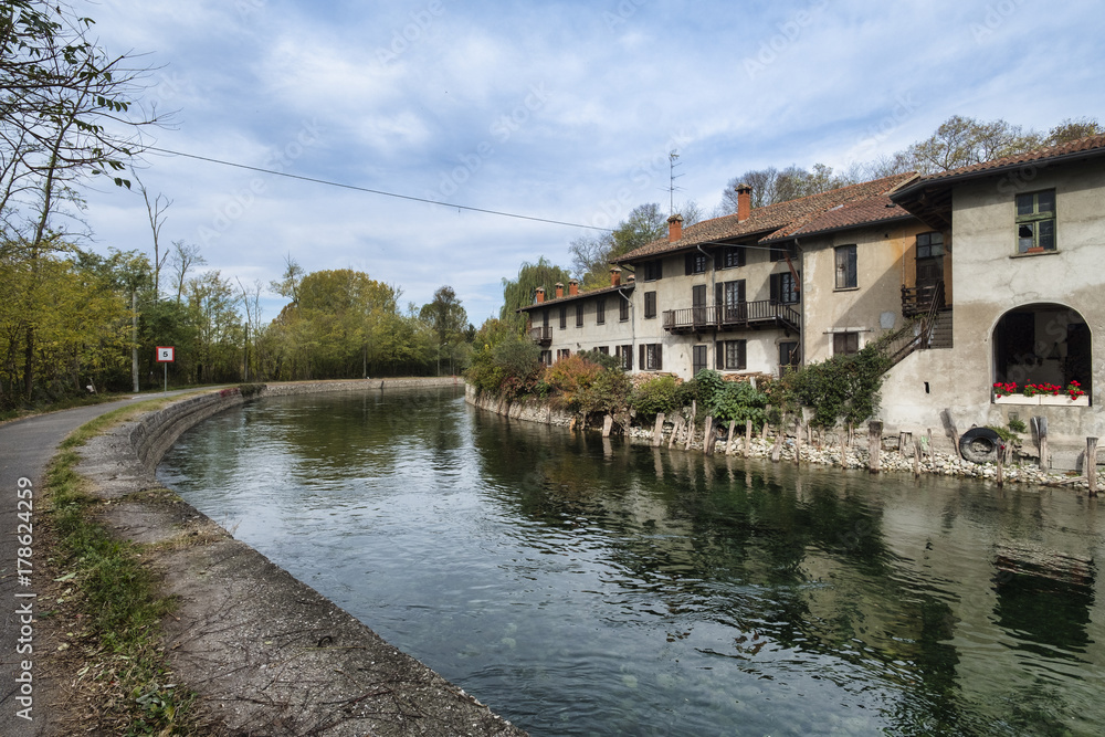 Bikeway along the Naviglio Grande at Castelletto di Cuggiono Bikeway along the Naviglio Grande at Castelletto di Cuggiono