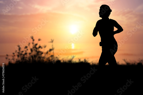 Illustration silhouette, running woman