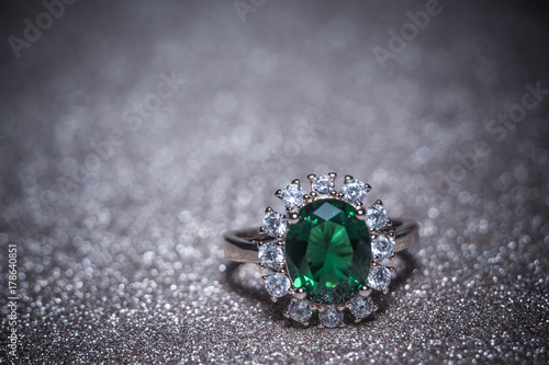 Golden Ring with Emerald Retro