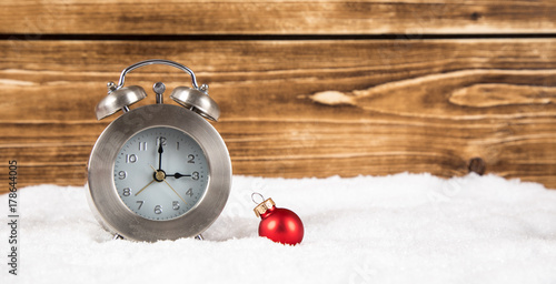 Cuadro en lienzo clock with christmas ball for time change in winter