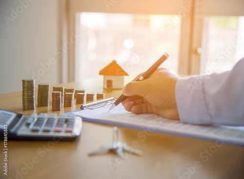 Fotografi Real estate broker sale contract for house resale agreement with ink pen and hou