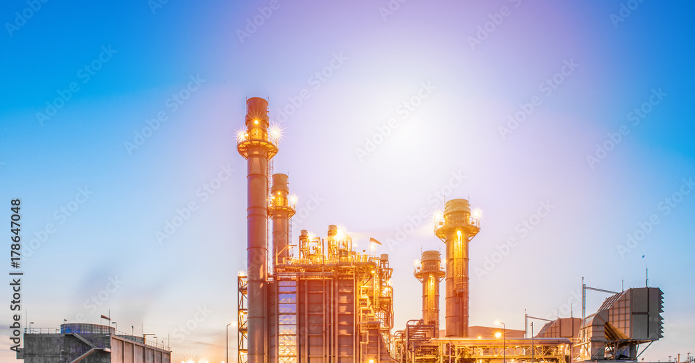 Obraz premium Industrial zone,The equipment of oil refining,Close-up of industrial pipelines of an oil-refinery plant,Detail of oil pipeline with valves in large oil refinery.