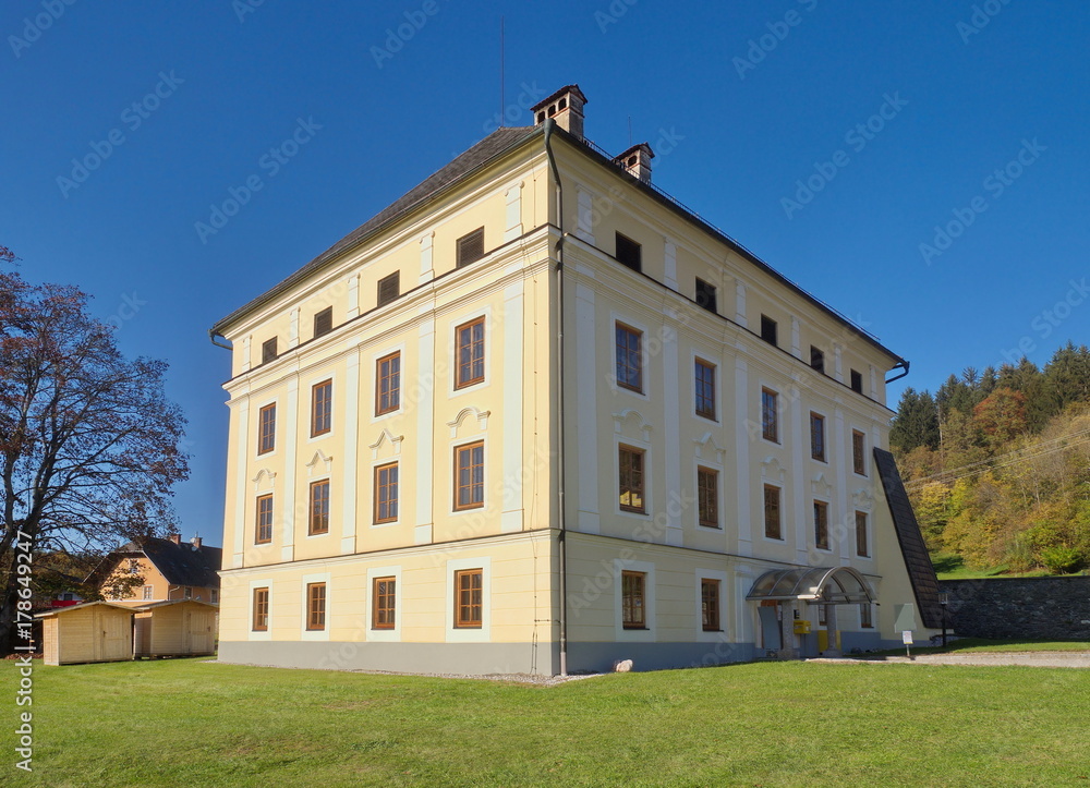 Schloss Keutschach (Gemeindeamt) im Seental / Kärnten / Österreich