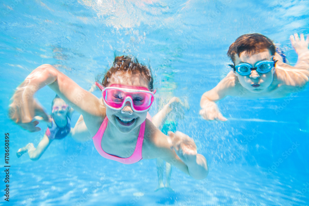little children   swimming  in pool - obrazy, fototapety, plakaty 