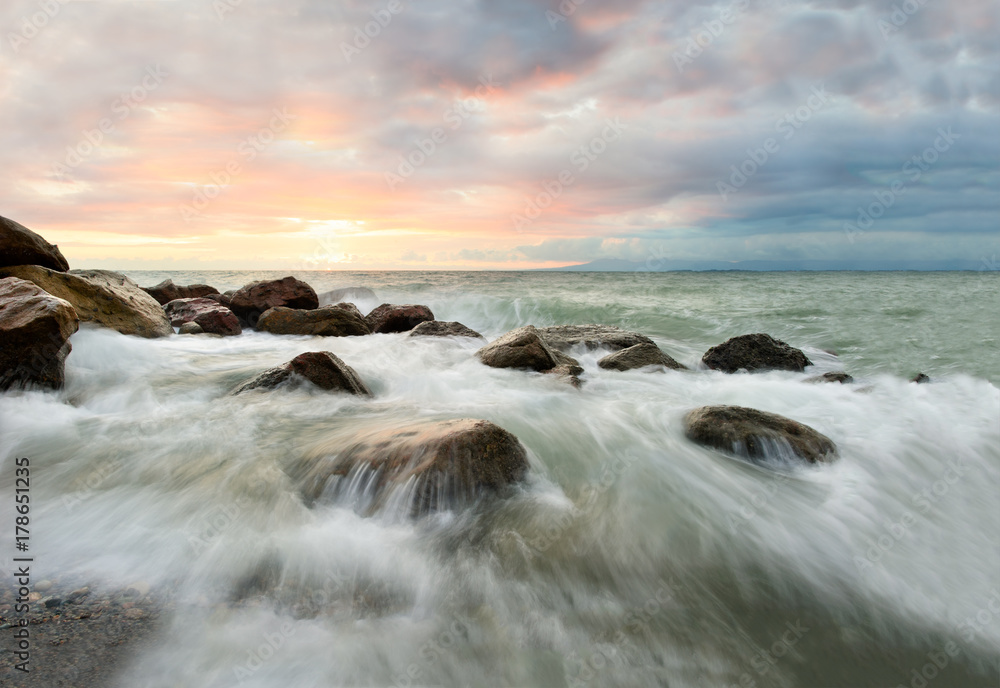 Obraz premium Ocean Waves Sunset