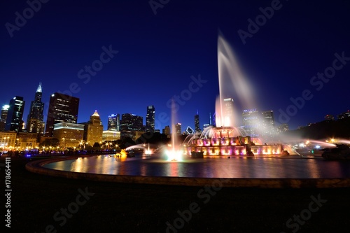 Chicago skyline and Buckingham Fountain at night.