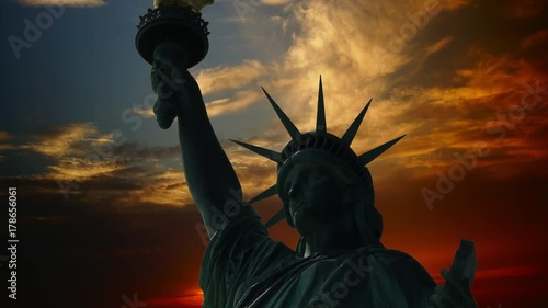 New York : Statue of Liberty, with clouds and effects, ultra hd 4k