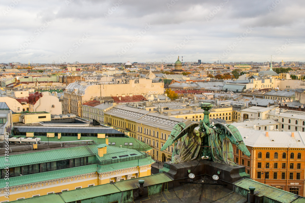 Вид на центр Санкт-Петербурга с колоннады Исаакиевского собора