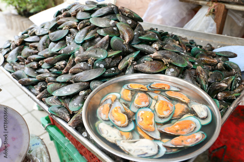 Fresh mussel on plate for sell at Huai Khwang market, Bangkok, Thailand