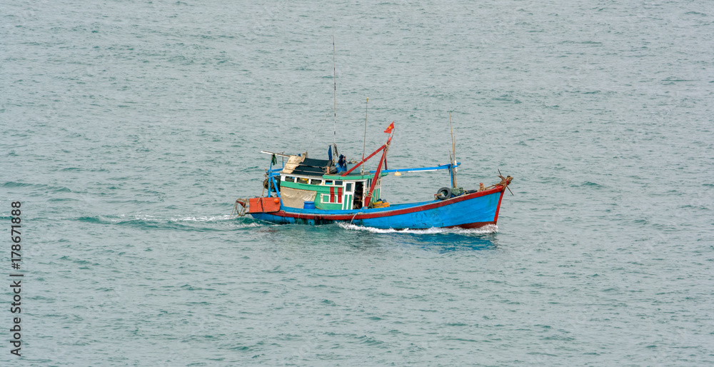 Fototapeta premium Vietnamese fishing boat