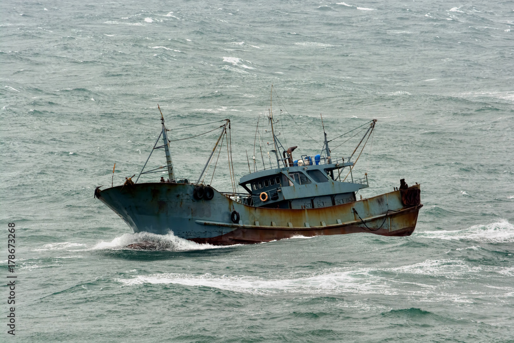 Fototapeta premium Fishing boat in rough weather