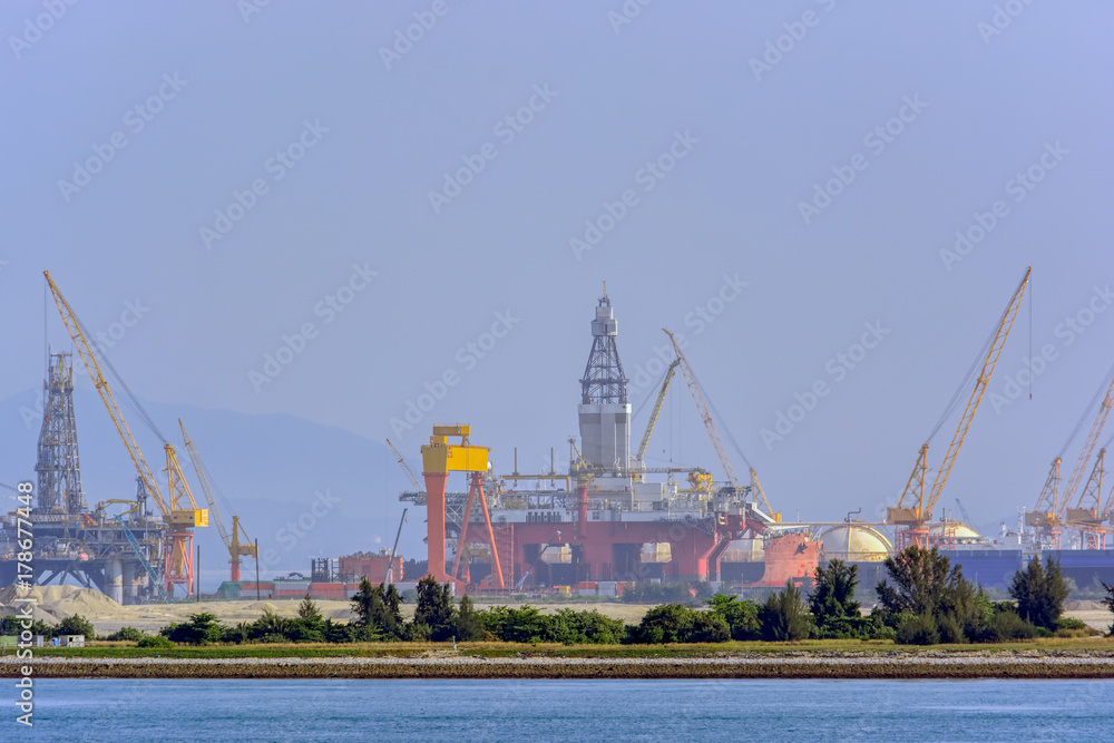 Obraz premium Pengerang Deepwater Petroleum Terminal construction in progress.