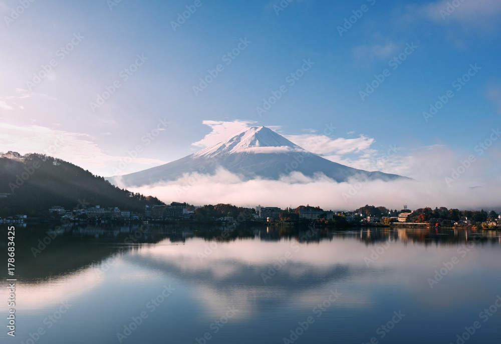 Morning at Kawaguchi lake with Mt.Fuji in background