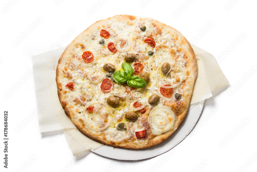 Pizza vegetariana con mozzarella, pomodorini, olive verdi, cipolla e origano