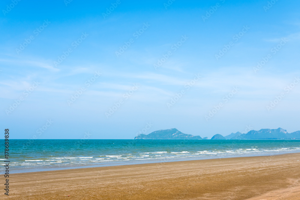 sea sand and blue sky background