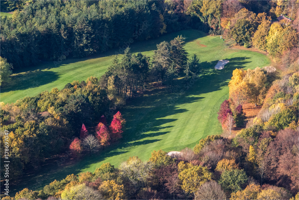 Vue aérienne du golf du Prieuré dans les Yvleiines à l'ouest de Paris Vue aérienne du golf du Prieuré dans les Yvleiines à l'ouest de Paris
