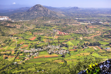 Fotobehang Heuvel Nandi Hills landschap in India  © catalinlazar