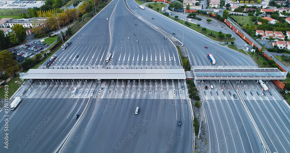 péage sur une autoroute Stock Photo | Adobe Stock
