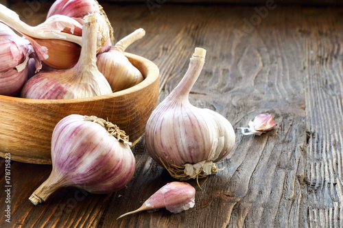 Garlic in a wooden bowl